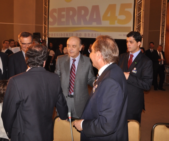 AGRIPINO SERRA E INDIO DA COSTA Agripino participa de reunião com Serra em BrasÃlia