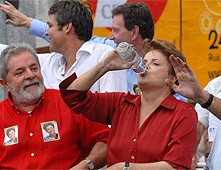 Dilma também é biriteira... rsrsrsrs... puxou ao mestre Lula