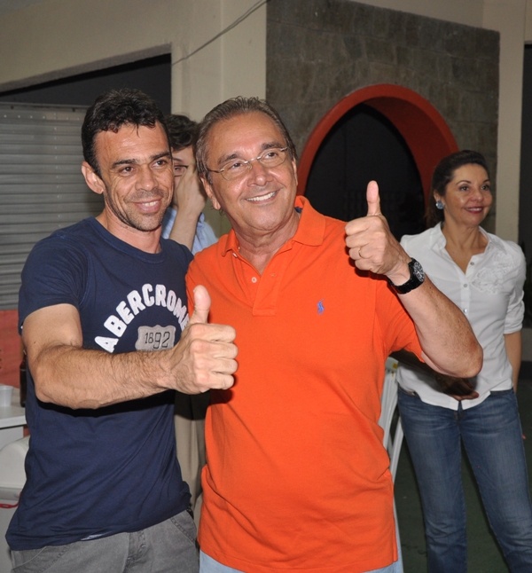 Agripino fazendo campanha