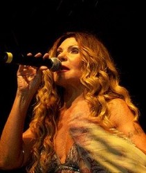 Elba Ramalho Elba Ramalho e Dorgival Dantas farão show beneficente