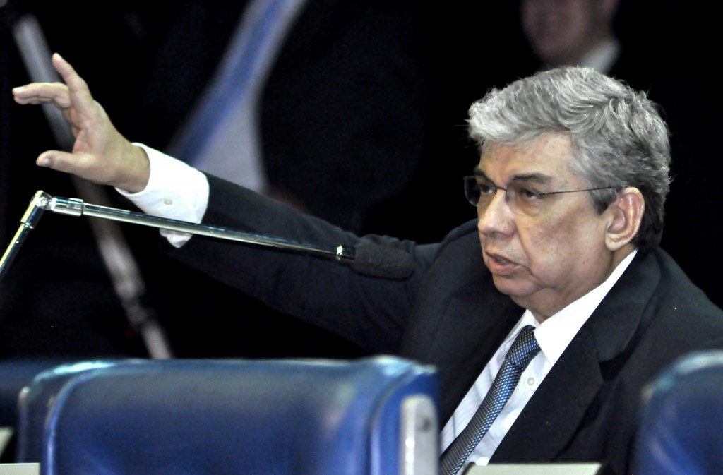 Garibaldi é réu na ação que manda funcionários do Senado devolver dinheiro
