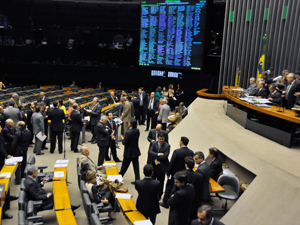 camara-bingos Câmara terá que decidir sobre posse de suplentes de coligações