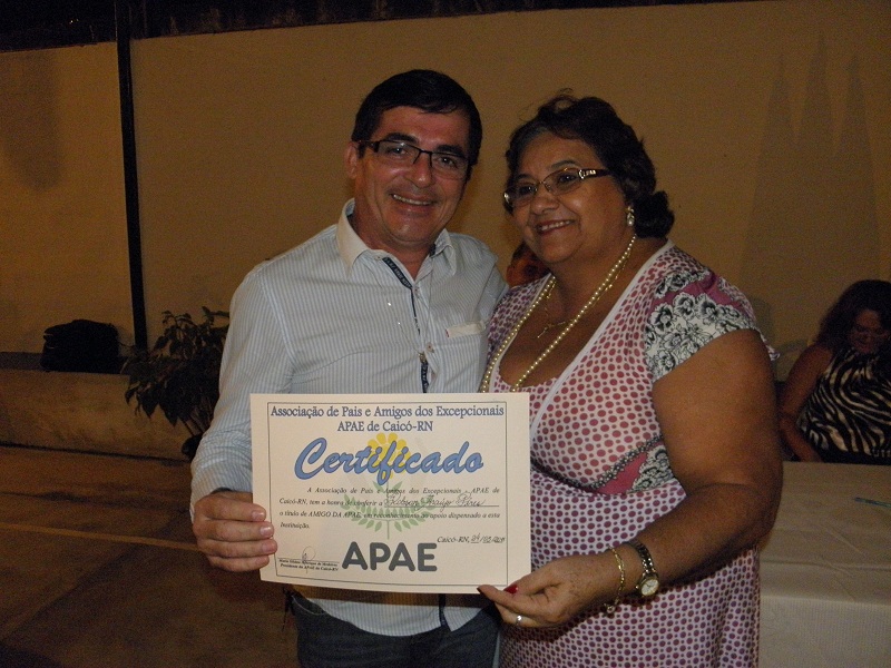OLYMPUS DIGITAL CAMERA APAE Caicó entrega certificados aos colaboradores da entidade