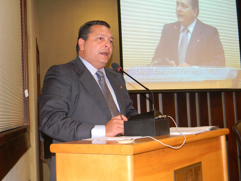 ezequiel tribuna boa Ezequiel Ferreira: governo de Rosalba deve ser mais do que pagar, pagar e pagar...