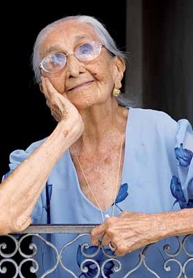 Mãe de Caetano Veloso está internada