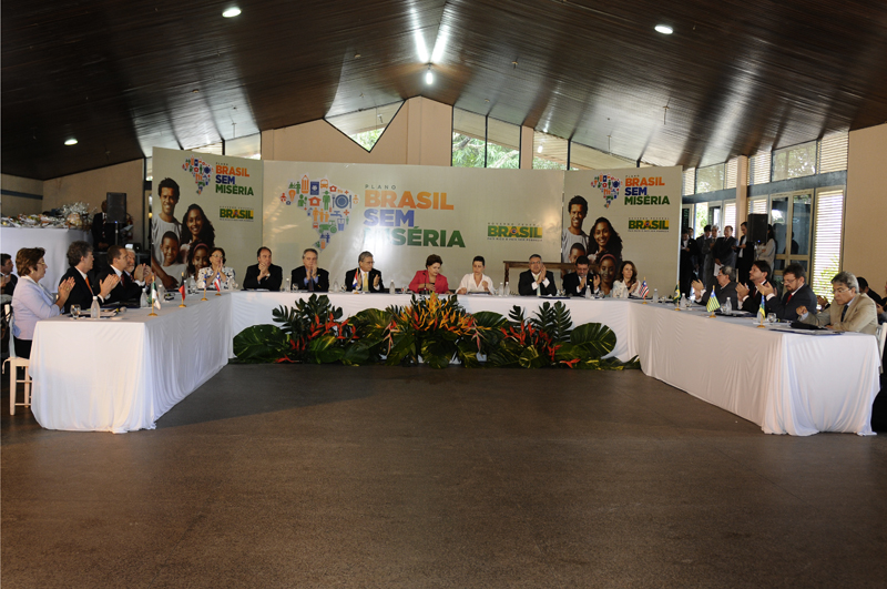 dilma arapiraca Rosalba Ciarlini chega na comitiva da Presidente Dilma em Arapiraca (AL)