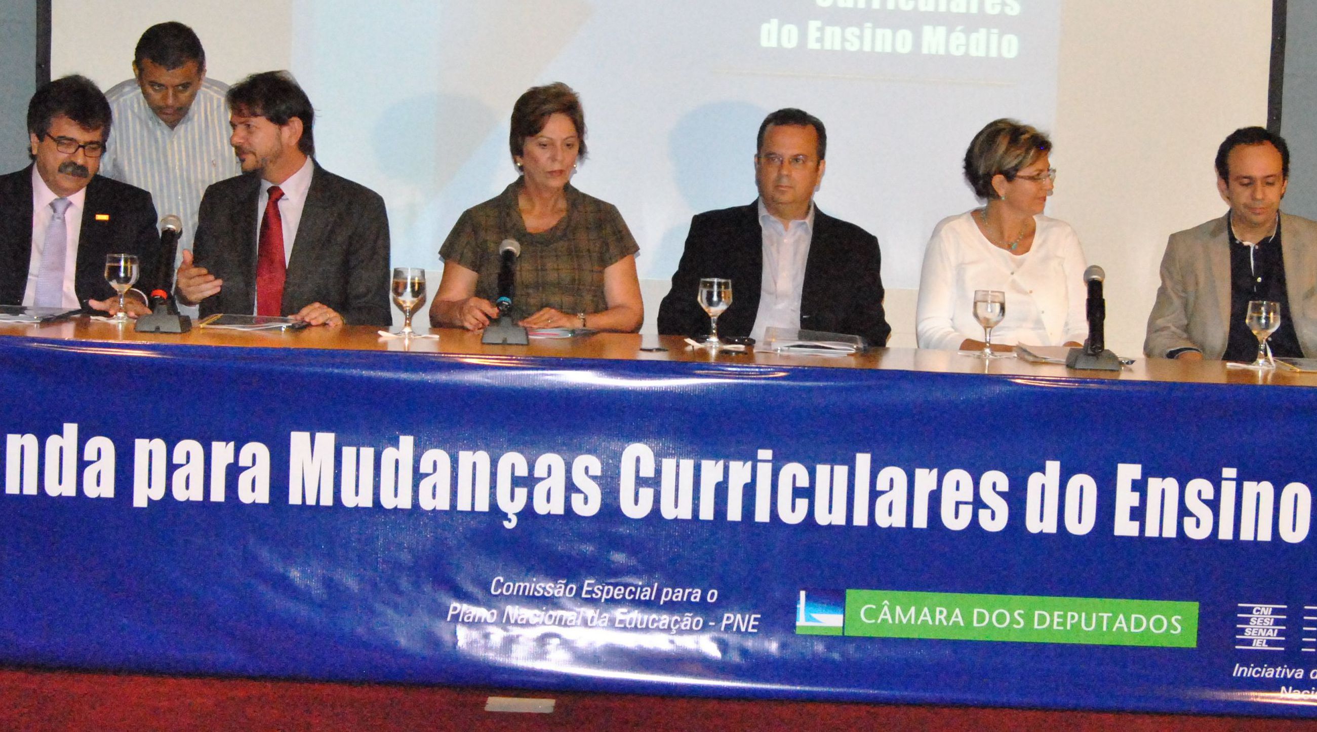 2 Governadora participa de evento da educação