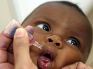 vacina polio Ministério da Saúde estuda extinguir vacina em gotas contra poliomielite