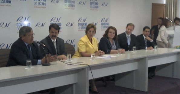 Presidente assinatura de protocolo Ricardo Motta participa de assinatura de protocolo para instalação de têxtil em MacaÃba