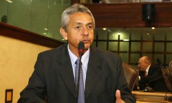 leonardo nogueira Leonardo Nogueira propõe criação de programa Farmácia Popular Sobre Rodas