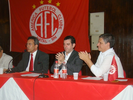 2 Alex Padang é eleito o novo presidente do América
