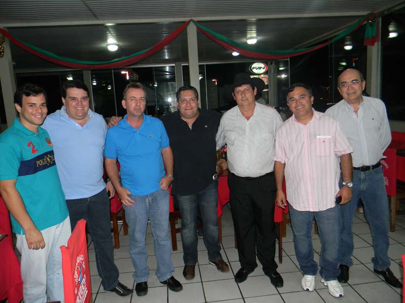 Deputado Ezequiel Ferreira participou de confraternizaÃ§Ã£o do PTB de MacaÃ­ba