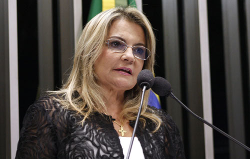 Em seu discurso de posse, a senadora Ivonete Dantas (PMDB-RN) promete estar atenta para dar uma contribuição significativa ao desenvolvimento dos trabalhos na Casa