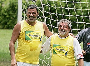 Lula lamenta morte de SÃ³crates e destaca importÃ¢ncia do ex-jogador