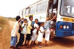 transporte escolar Proposta acaba com exigências para transporte escolar em zonas rurais