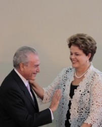 Dilma Viaja, Temer assume e o PMDB torce