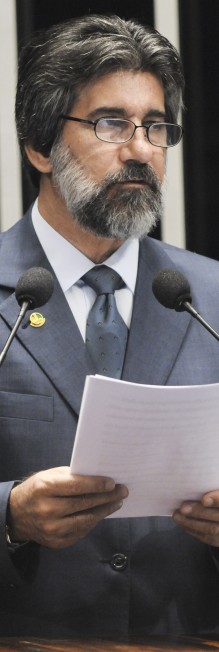 Crise de Henrique com Dilma já está superada, diz presidente do PMDB