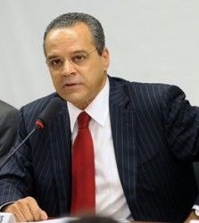 henrique terra Escolha do lÃder do PT deverá ser mais uma ameaça para Henrique