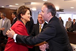 1321645746067-aguinaldo-ribeiro-e-dilma Negromonte sai do Ministério das Cidades e Agnaldo Ribeiro assume