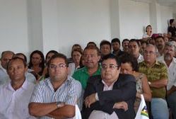 Lobão prestigia reunião dos prefeitáveis do PMDB em Natal com pose de pré-candidato