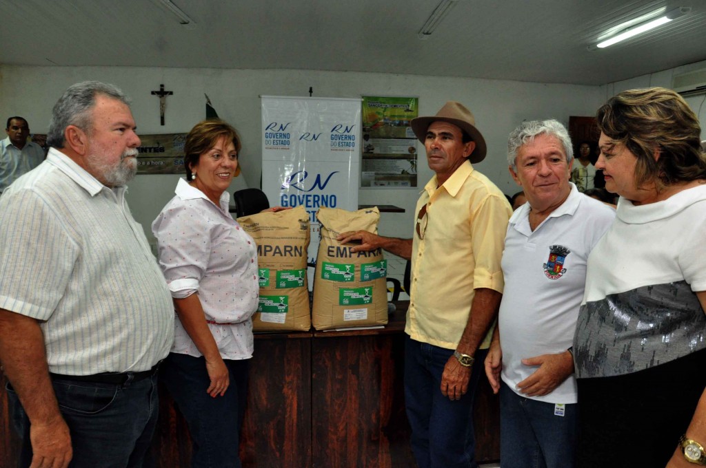 Governadora lanÃ§a programa de distribuiÃ§Ã£o de sementes