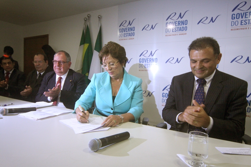 Assinatura conv.Banco do Brasil_Demis Roussos (4) MunicÃpios serão beneficiados com protocolo de intenções entre Governo do RN e Banco do Brasil