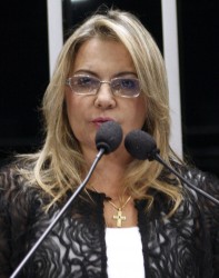 Em seu discurso de posse, a senadora Ivonete Dantas (PMDB-RN) promete estar atenta para dar uma contribuição significativa ao desenvolvimento dos trabalhos na Casa