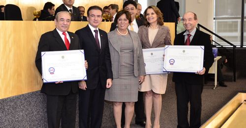 Governadora prestigia UERN em entrega do selo da OAB