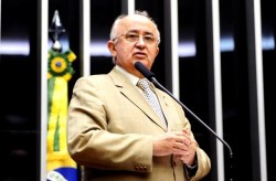 Deputado classifica de 'migalha' dinheiro enviado para combate Ã  seca no NE