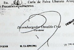 Defesa de Osvaldo Cruz diz que assinatura em cheque Ã© falsa