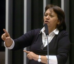 fatima na tribuna Fátima Bezerra espera seriedade na investigação do escândalo dos precatórios
