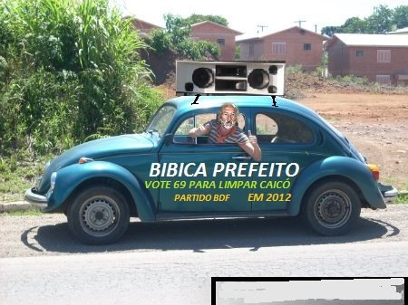 Surpresa! Novo candidato a prefeito na praÃ§a em CaicÃ³. rsrsrsrs...