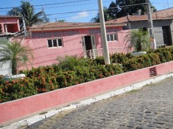 prefeitura pedroza Prefeito pinta cidade com a cor do seu partido