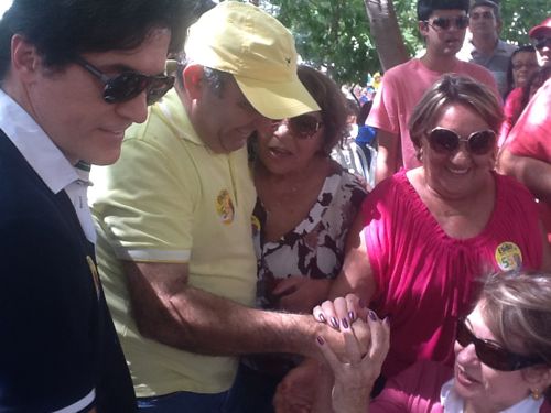 elidio caico 1 ElÃdio e Naná visitam feirinha de Sant'ana com autoridades estaduais