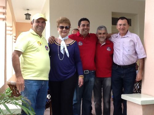 elidio caico 2 ElÃdio e Naná visitam feirinha de Sant'ana com autoridades estaduais