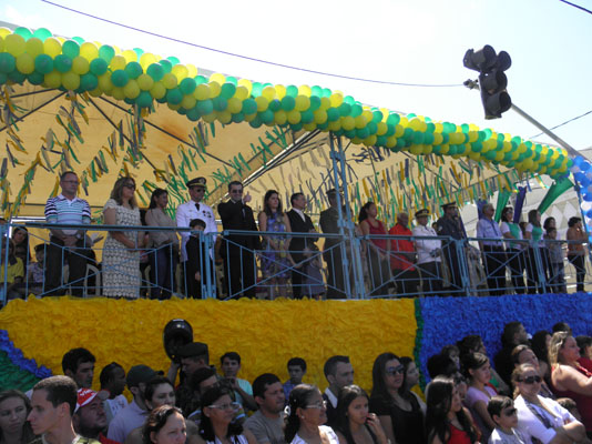 PolÃ­cia Militar encerra desfile cÃ­vico em CaicÃ³; escolas lembraram Luiz Gonzaga