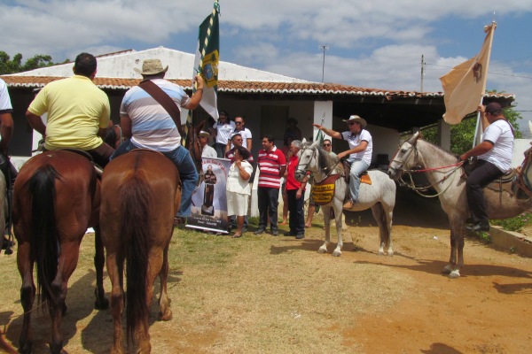 Hugo e Gilberto prestigiam a 2Âª Cavalgada de SÃ£o Francisco de CaicÃ³
