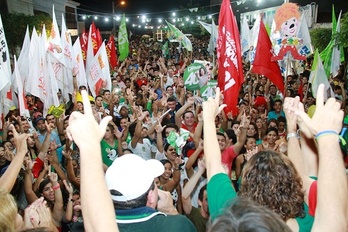 Larissa faz passeata e comÃ­cio em MossorÃ³