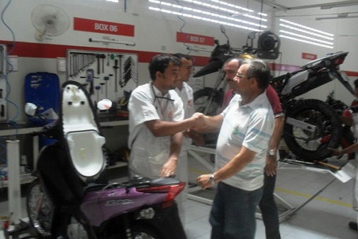 Roberto Germano continua visitando comÃ©rcio caicoense apresentando suas propostas para o setor