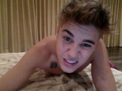186472-640x480-1 Justin Bieber é acusado de roubar cartão de crédito para aumentar o pênis e comprar cocaÃna