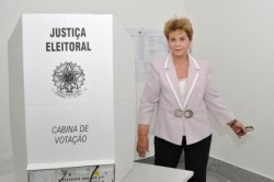 wilma votando Wilma relata balanço positivo do PSB nas eleições de 2012