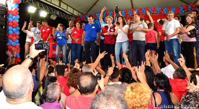 Carlos e Wilma encerram campanha na zona norte de Natal com multidÃ£o