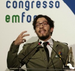 'Melhor deputado é gay, com orgulho', festeja Wyllys