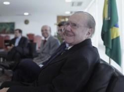 Dilma diz estÃ¡ feliz com Sarney na PresidÃªncia
