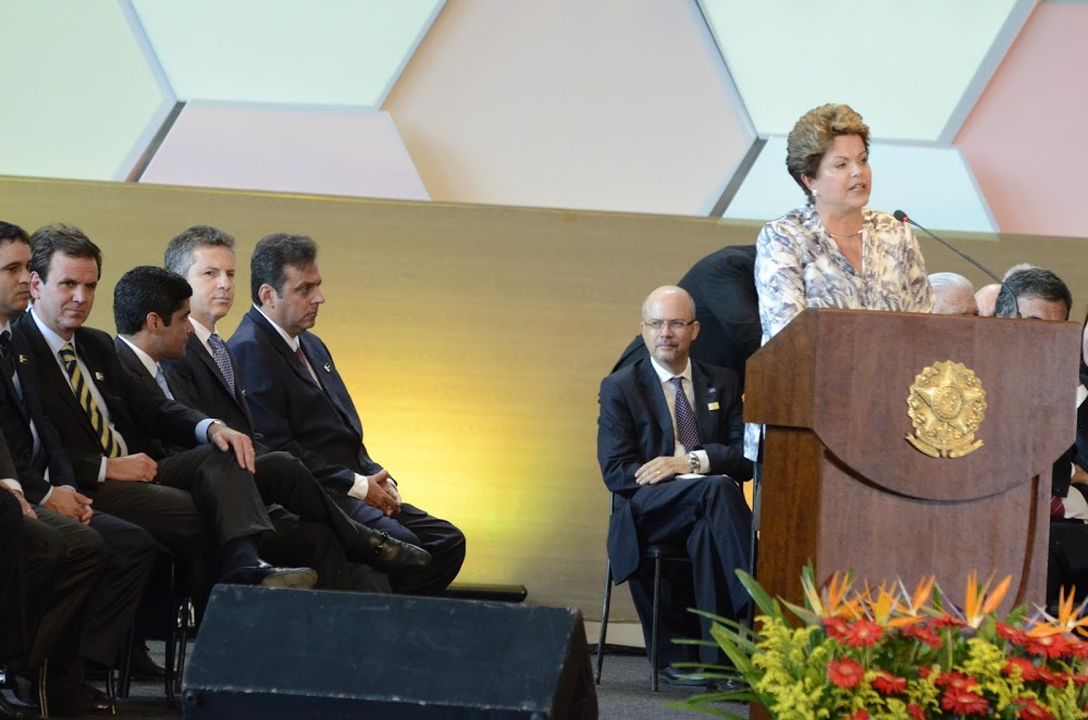 carlos com dilma hoje