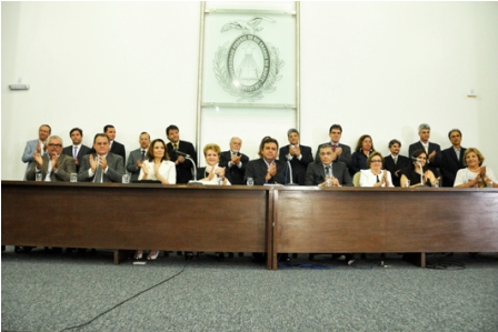 Carlos Eduardo empossa 18 secretÃ¡rios