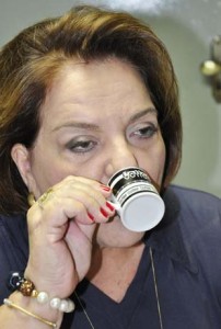 SANDRA-ROSADO-toma-cafezinho-foto-Marcos-Garcia1-202x300
