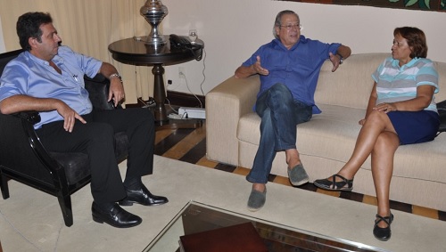 JosÃ© Dirceu (centro) em conversa com o prefeito de Natal, Carlos Eduardo, e a deputada FÃ¡tima Bezerra