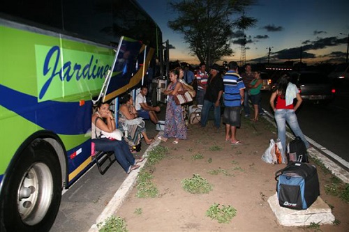 Passageiros ficaram esperando outros ônibus da empresa para seguirem os seus destinos