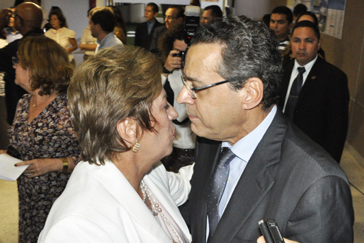 rosalba e henrique encarando